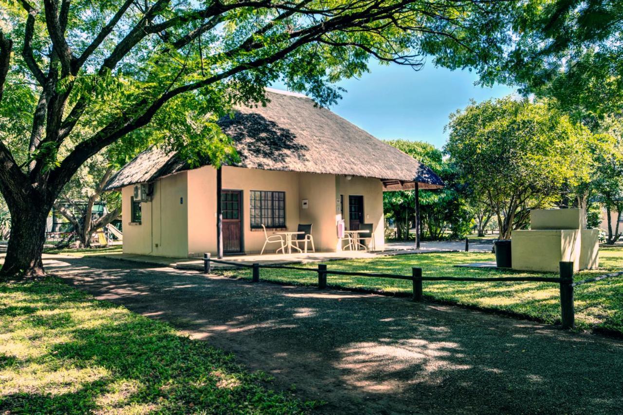 Komati River Chalets Komatipoort Exterior photo