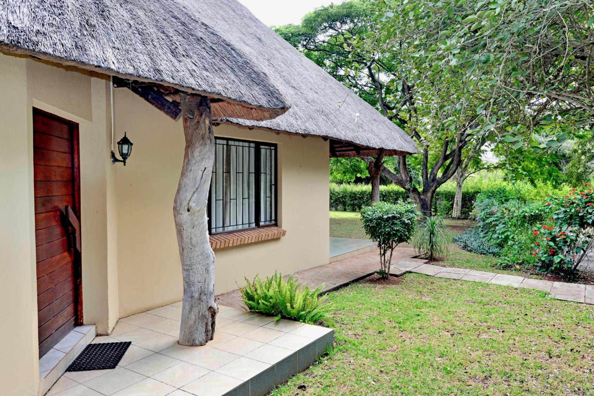 Komati River Chalets Komatipoort Exterior photo