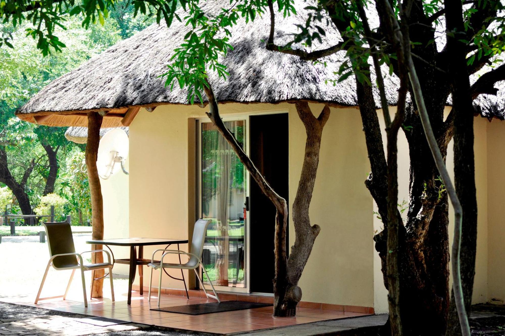 Komati River Chalets Komatipoort Exterior photo