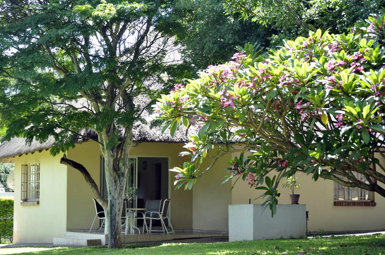 Komati River Chalets Komatipoort Exterior photo