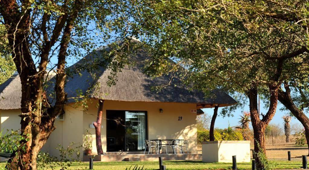 Komati River Chalets Komatipoort Exterior photo
